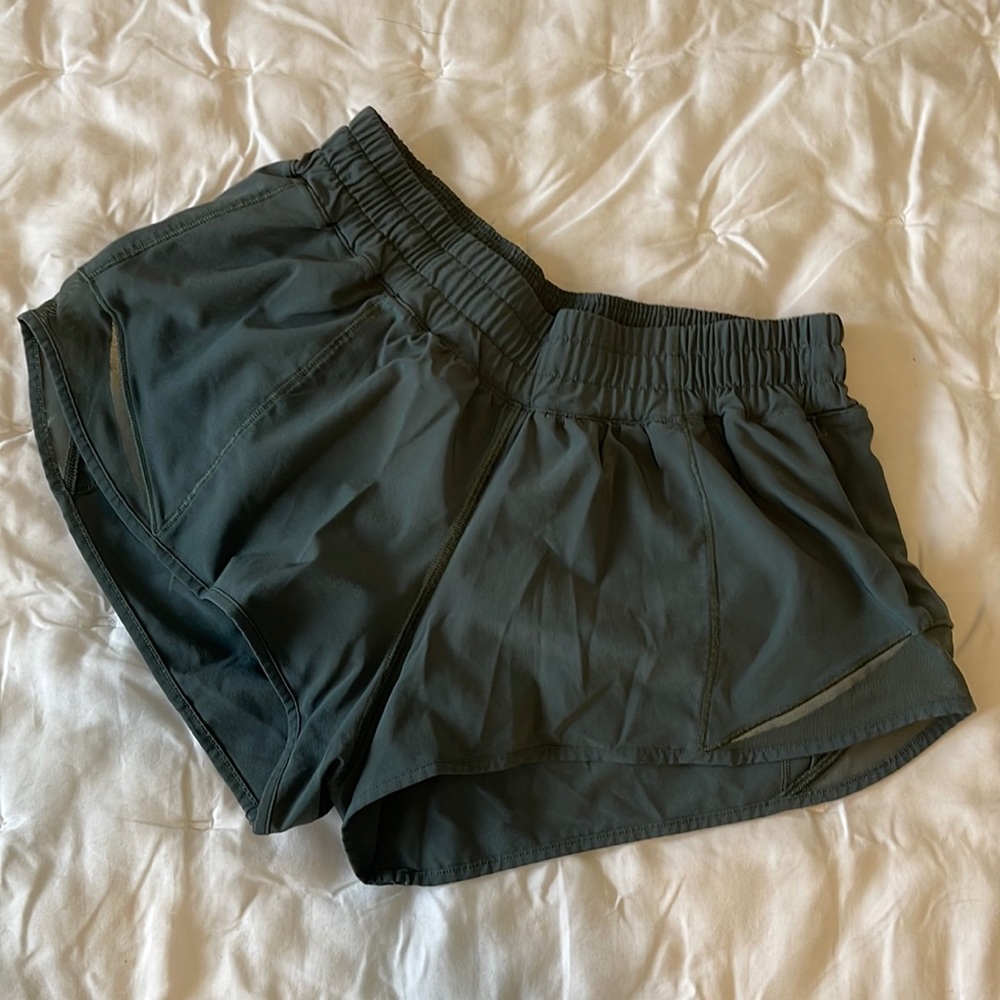 Lululemon Hotty Hot Short 2.5” - Size 6